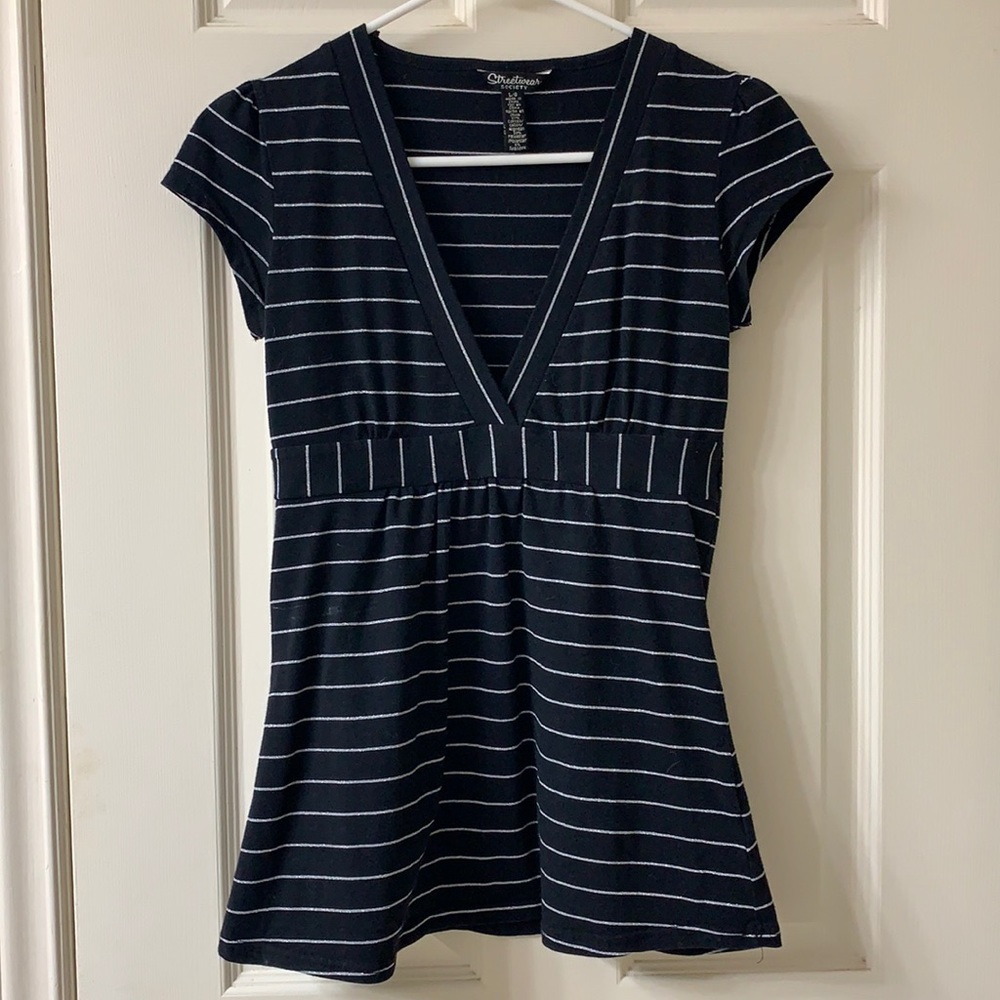 🌷3 for $25🌷Streetwear Society, US L, Black & Sparkly Silver Stripe V-Neck Top
